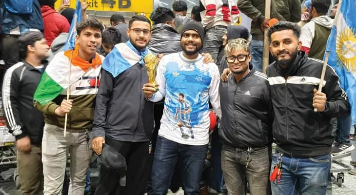 মেসি, মেসি জয়ধ্বনি বিমানবন্দর চত্বরে