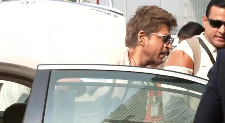 কলকাতা বিমানবন্দরে শাহরুখ খান