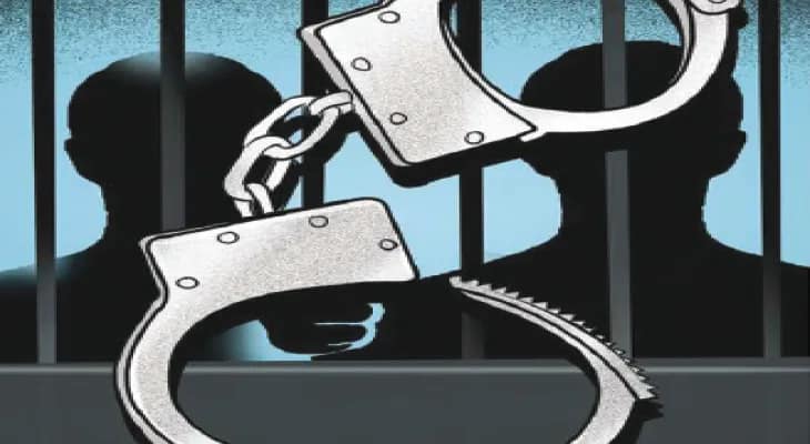 যোগীরাজ্যে ধৃত ভুয়ো আইএএস সহ ৩,  নীলবাতি গাড়ি, ১০ দেহরক্ষী, ৬০ হাজার বেতনের স্টেনোগ্রাফার