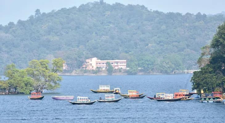 মাইথনে প্রকাশ্যে মদ্যপান করলে ঠাঁই শ্রীঘরে, অভিযান প্রশাসনের