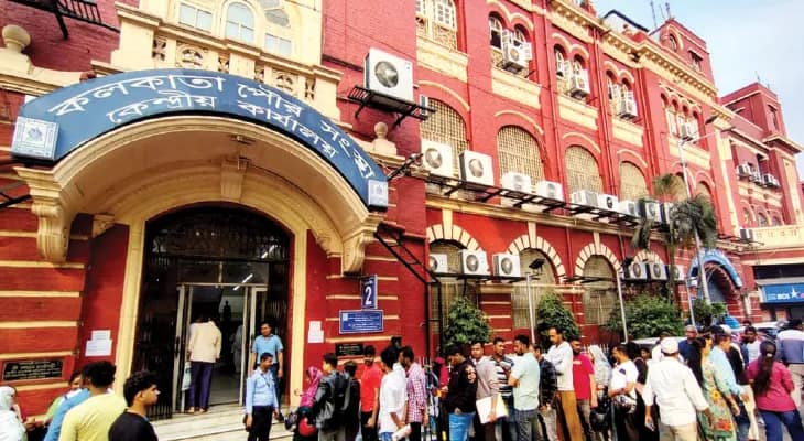এসআইআর-পর্বে আবেদনের পাহাড়, জন্ম-মৃত্যুর শংসাপত্র দ্বিগুণ হারে ইস্যু করেও হিমশিম খাচ্ছে পুরসভা