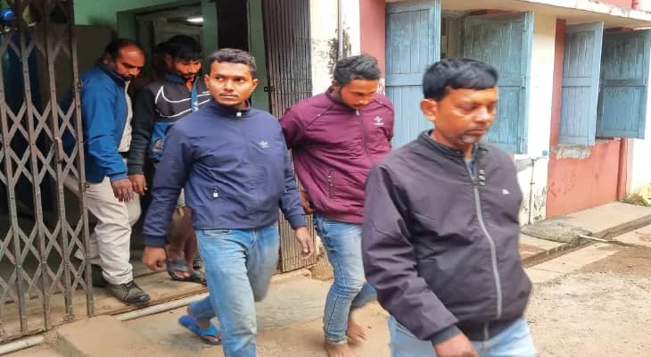 হাতির হানায় ফসল নষ্টের অভিযোগে বনকর্মীদের আক্রমণ