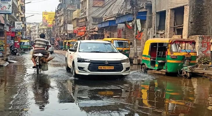 এয়ারপোর্ট এক নম্বর গেট লাগোয়া  পি কে গুহ রোডে শীতকালেও জল