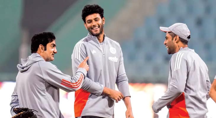 ক্যাপ্টেনের হয়ে ব্যাট ধরলেন শিবম দুবে