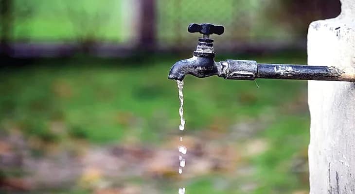 বকেয়া চেয়ে পাম্প অপারেটরদের বিক্ষোভ বাঁকুড়ার পিএইচই অফিসে