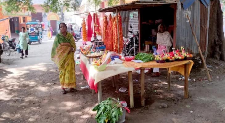 রীতি মেনে দোহালিয়ায় দক্ষিণাকালী মন্দিরে শীতকালীন ফসল উৎসর্গ