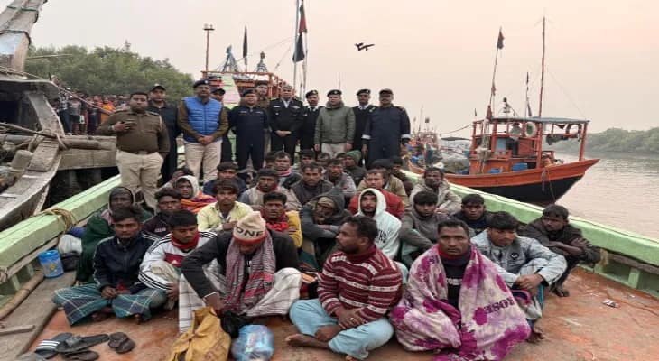 একাধিক ট্রলার ডোবানোর ছক ছিল বাংলাদেশি বাহিনীর, উদ্ধার দু’টি দেহ, এখনও নিখোঁজ ৩