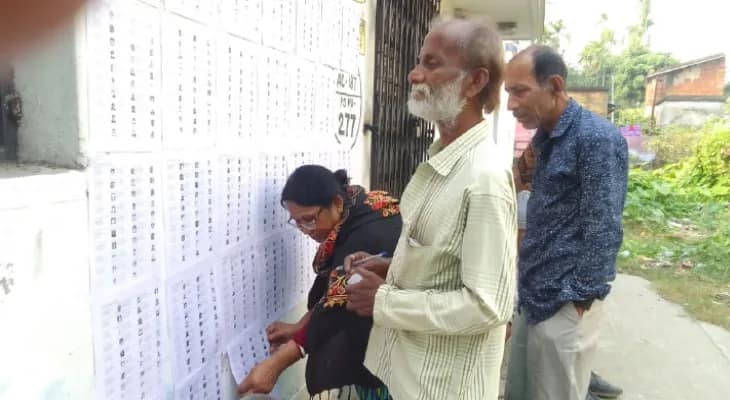 ‘নিখোঁজ’ ৫৮ হাজার, বাবার নামের জটিলতায় শুনানিতে পাঁচ লক্ষাধিক, হুগলিতে কমিশনের সামনাসামনি হবে ৯ লক্ষেরও বেশি
