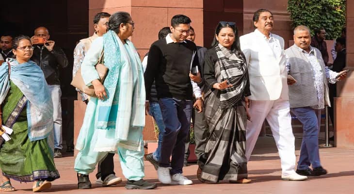ক্ষমতা থাকলে রাজনৈতিকভাবে মোকাবিলা করুক, মোদি-শাহকে হুঁশিয়ারি অভিষেকের