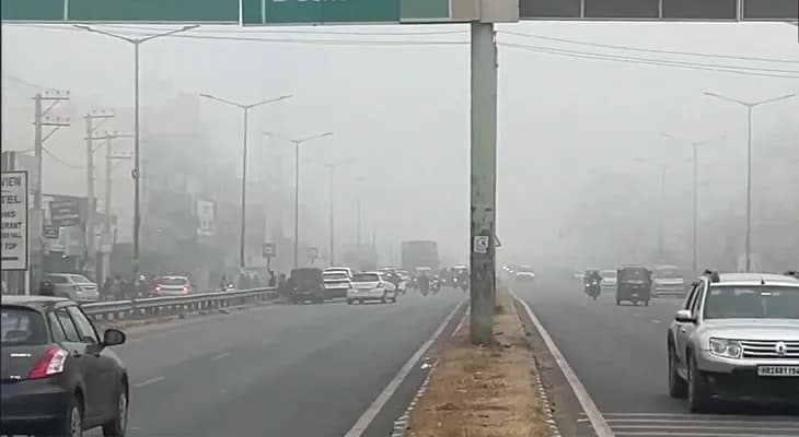 ঘন কুয়াশাতে ঢেকেছে পাঞ্জাবের মোহালি, চলছে শৈতপ্রবাহ