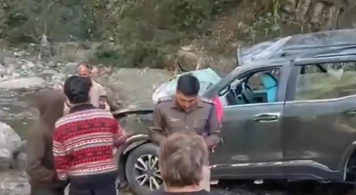 উত্তরাখণ্ডের নৈনিতালে খাদে পড়ল গাড়ি, মৃত ৩ পর্যটক