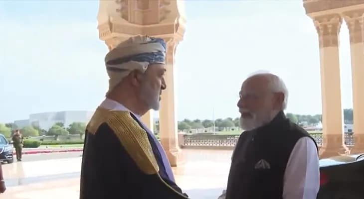 মাসকটে আল বরাকা প্যালেসে ভারতের প্রধানমন্ত্রী নরেন্দ্র মোদিকে স্বাগত জানালেন সুলতান হাইথাম বিন তারিক আল সৈয়দ