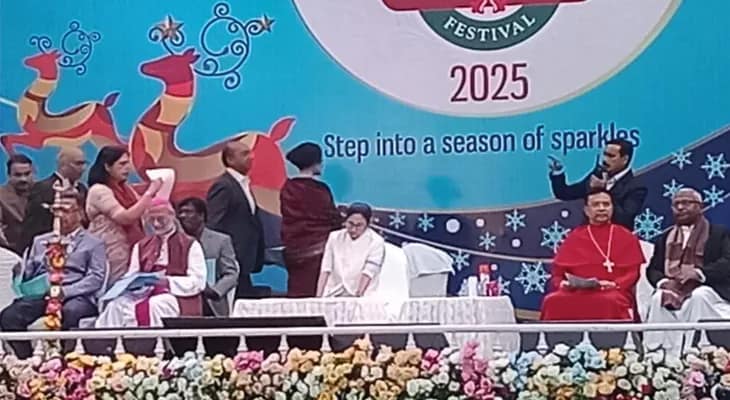 অ্যালেন পার্কে কলকাতা ক্রিসমাস ফেস্টিভ্যালের উদ্বোধনে মুখ্যমন্ত্রী মমতা বন্দ্যোপাধ্যায়