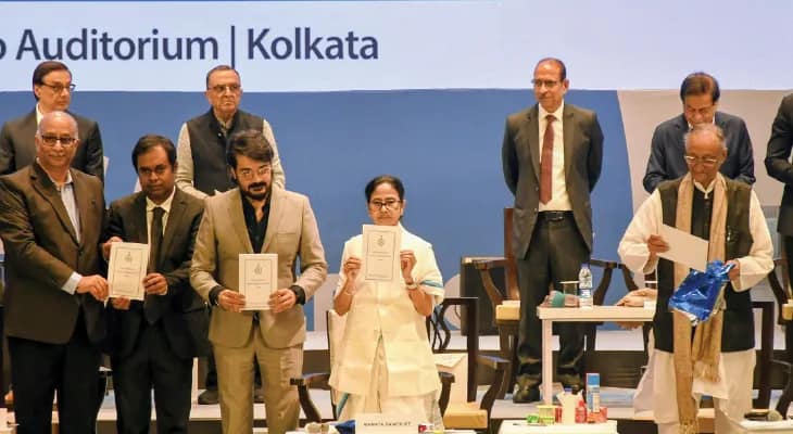 ‘মমতা দিদি’কে আরও লগ্নির আশ্বাস শিল্পমহলের, পরিকাঠামো নিয়ে আশাবাদী মুখ্যমন্ত্রীও