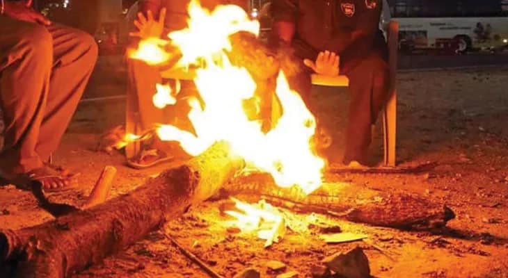 ঠান্ডায় টেকা দায়, শীতবস্ত্রের দাবি ভূতনির বাঁধে থাকা পরিবারগুলির