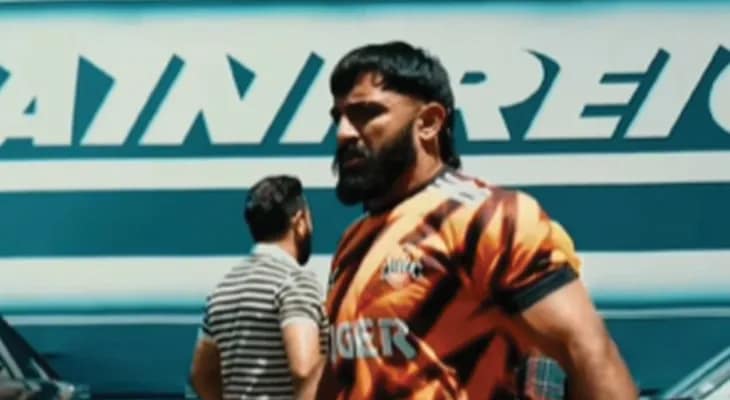 ভারতের জার্সিতে পাক খেলোয়াড়