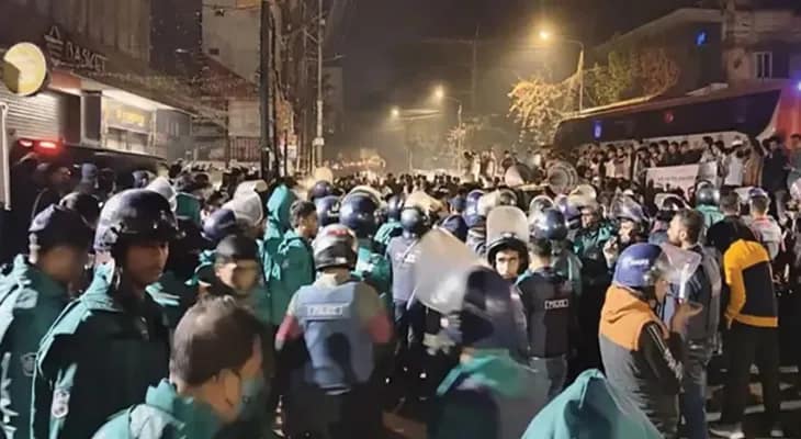 চট্টগ্রামে ভারতীয় সহকারী হাইকমিশনে হামলা, আটক ১২