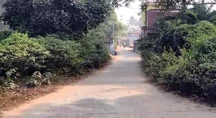 কাঁকসায় বাতিস্তম্ভ বসানো নিয়ে দুই তৃণমূল নেতার কাজিয়া প্রকাশ্যে