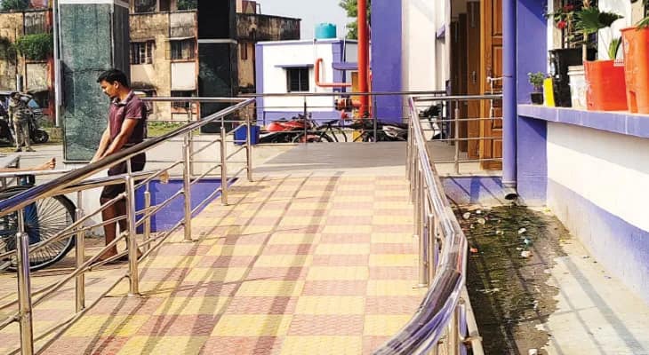 নবদ্বীপ হাসপাতালের ড্রেন ঠিকমতো পরিষ্কার হচ্ছে না
