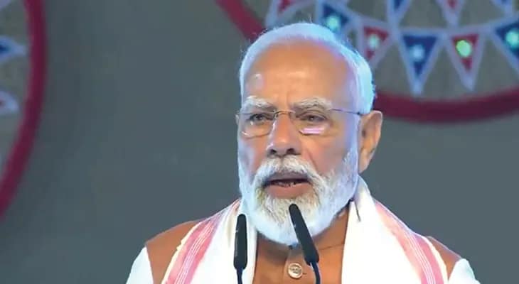 অসমের গুয়াহাটিতে বক্তব্য রাখছেন প্রধানমন্ত্রী নরেন্দ্র মোদি