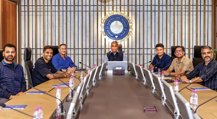 টিম ইন্ডিয়ার টি-২০ বিশ্বকাপ দলে বড় চমক ঈশান কিষান, গিল বাদ, বহাল তবিয়তে ফর্মহীন সূর্য!