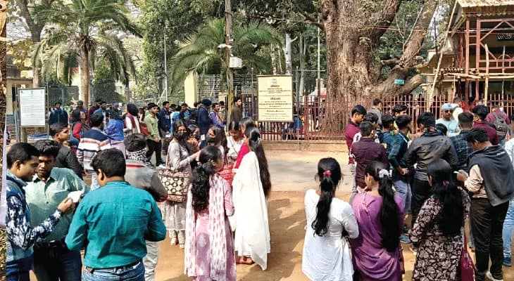 শান্তিনিকেতনে মেলার আগেই ঢল পর্যটকের, যানজটে হিমশিম পুলিশ
