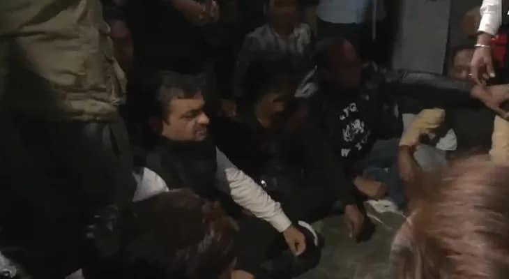 বাংলাদেশে সংখ্যালঘু নির্যাতনের প্রতিবাদে কলকাতায় কংগ্রেসের মিছিল