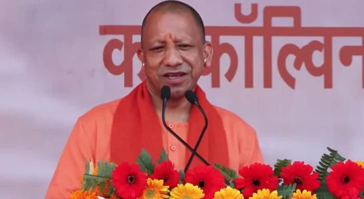 লখনউয়ের সভায় বক্তব্য রাখছেন উত্তরপ্রদেশের মুখ্যমন্ত্রী যোগী আদিত্যনাথ