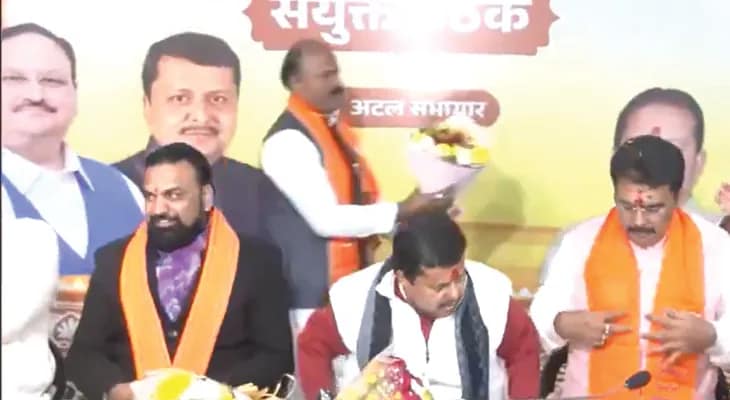 বিহারের পাটনায় দলীয় নেতৃত্বের সঙ্গে বৈঠকে বিজেপির সর্বভারতীয় সহকারী সভাপতি নীতীন নবীন