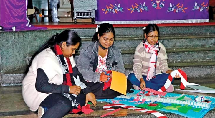 ক্রিসমাস মুডে শিল্পাঞ্চল, আলোয় সেজেছে চার্চগুলি