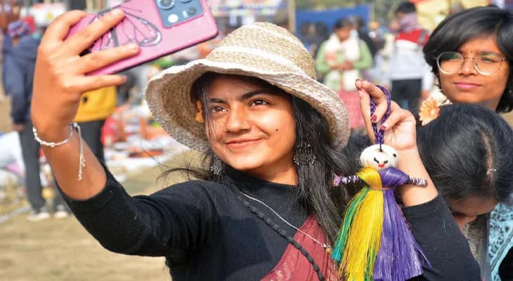 প্রথম দিনেই পৌষমেলা জমজমাট