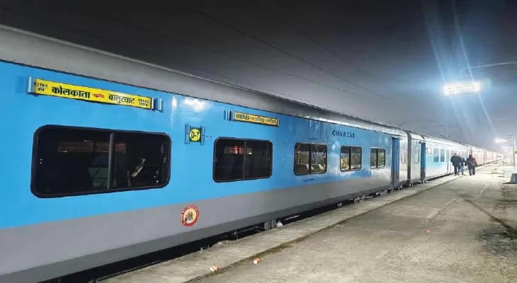 এলএইচবি কোচ নিয়ে যাত্রা শুরু বালুরঘাট-কলকাতা তেভাগা এক্সপ্রেসের