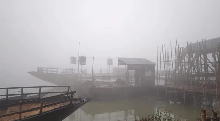 ঘন কুয়াশার কারণে আজ, বুধবার ভোর থেকে বন্ধ নবদ্বীপ, মায়াপুর এবং স্বরূপগঞ্জ ঘাটের মধ্যে ফেরি চলাচল
