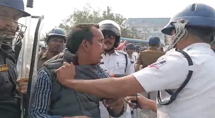 বিজেপির ‘হাওড়া ব্রিজ অবরোধ’ কর্মসূচিকে ঘিরে উত্তেজনা, পুলিশের সঙ্গে ধস্তাধস্তি