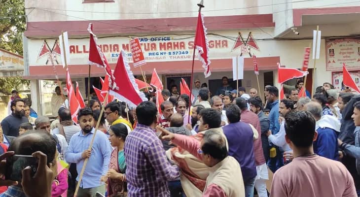 রণক্ষেত্র ঠাকুরবাড়ি, মমতাবালা ঠাকুর ও শান্তনু ঠাকুরের গোষ্ঠীর মধ্যে সংঘর্ষ, উত্তেজনা