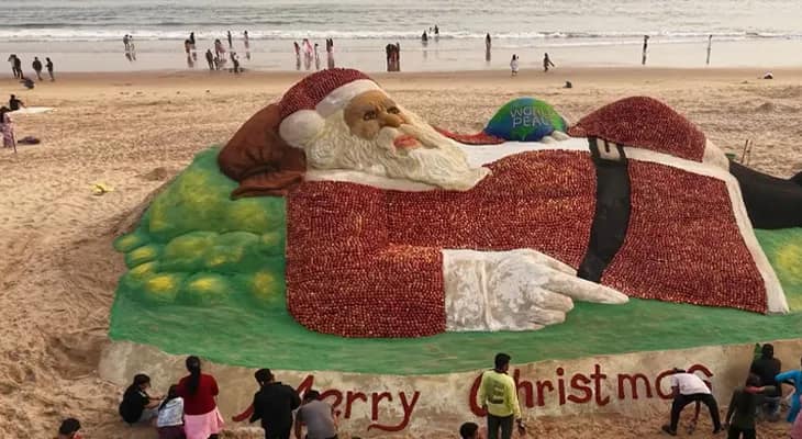 বড়দিনের প্রাক সন্ধ্যায় সেজে উঠল পুরীর সমুদ্রসৈকত