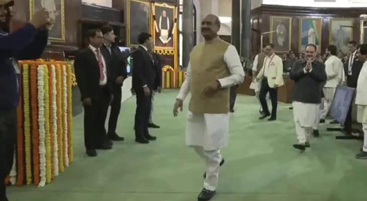 প্রাক্তন প্রধানমন্ত্রী অটল বিহারী বাজপেয়ির জন্মদিনে শ্রদ্ধাজ্ঞাপন লোকসভার স্পিকার ওম বিড়লার