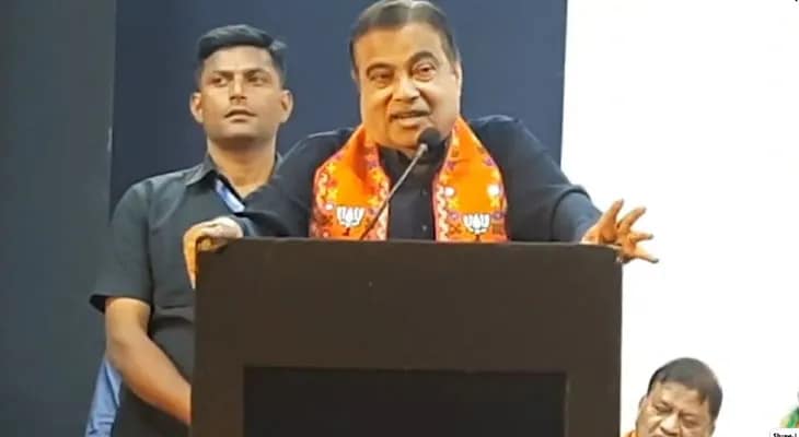 নাগপুরের সভায় বক্তব্য রাখছেন কেন্দ্রীয় মন্ত্রী নীতীন গাদকারি