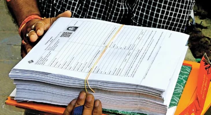 ঝাড়গ্রামে কাল থেকে শুনানি ডাক ১৫ হাজার ভোটারকে