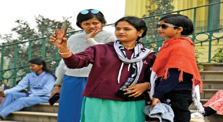 হাজারদুয়ারি ও মোতিঝিলে জনজোয়ার