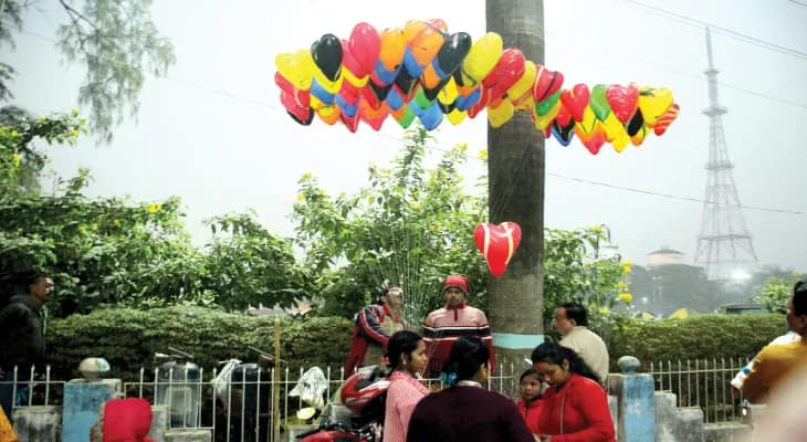 বহরমপুরে বড়দিনে গির্জায় ভিড় মানুষের, অংশ নিলেন প্রার্থনাতে