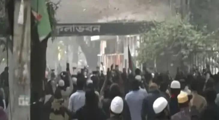 ঢাকা বিশ্ববিদ্যালয়ে ভারত বিরোধী স্লোগান