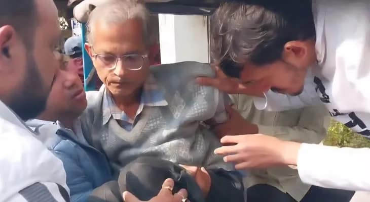 উলুবেড়িয়া ১ নম্বর ব্লক অফিসে শুনানিতে অংশ নিতে এসে অসুস্থ হয়ে পড়লেন এক বৃদ্ধ, নিয়ে যাওয়া হল হাসপাতালে