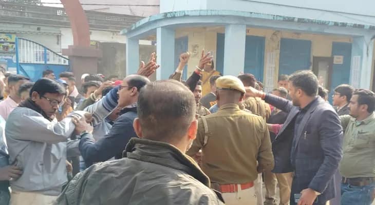 শুনানি কেন্দ্রে বিজেপি ও তৃণমূলের বিক্ষোভ ঘিরে উত্তেজনা আসানসোলে