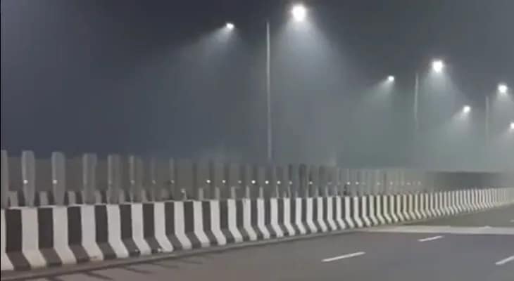 দিল্লির গীতা কলোনিতে বিষাক্ত ধোঁয়া, একিউআই ৪১৩