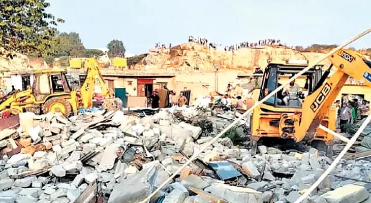 কংগ্রেস শাসিত কর্ণাটকেও ‘বুলডোজার’, ঘরছাড়া ৪০০ মুসলিম পরিবার