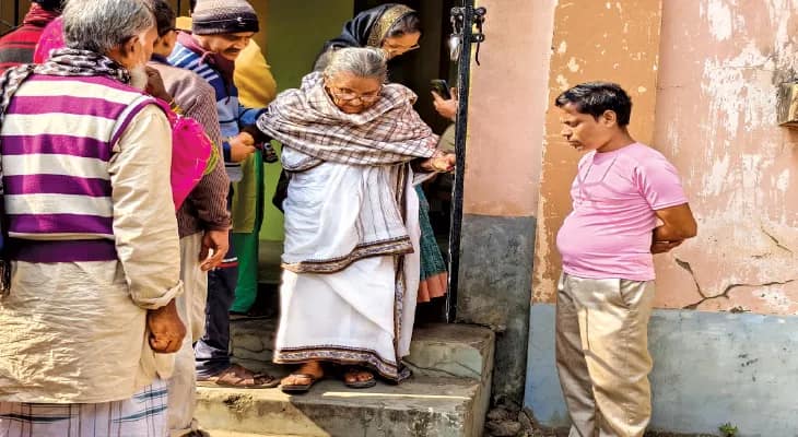 ভোটারদের হয়রানি কমাতে মাঠে তৃণমূলের বিএলএরাই