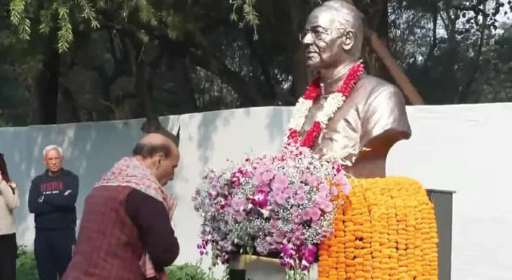 প্রাক্তন কেন্দ্রীয় অর্থমন্ত্রী অরুণ জেটলির জন্মবার্ষিকীতে দিল্লিতে শ্রদ্ধাজ্ঞাপন প্রতিরক্ষামন্ত্রী রাজনাথ সিংয়ের