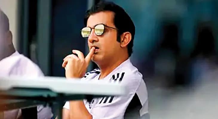 বোর্ডের বদান্যতায় চেয়ারে বহাল থাকলেও চাপে গম্ভীর