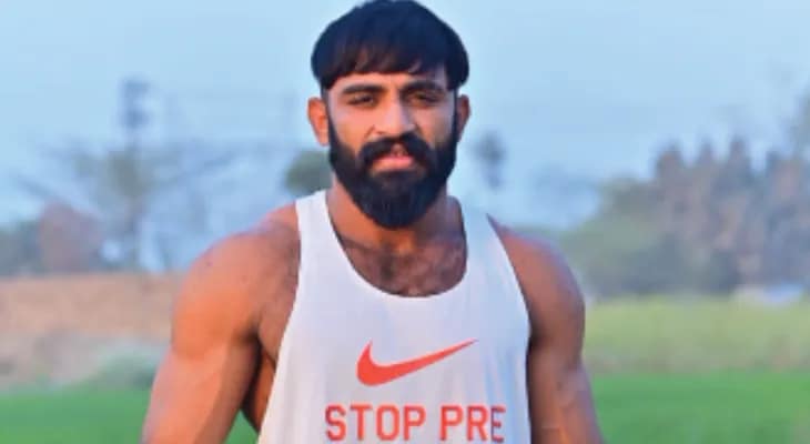 ভারতের জার্সি পরে নির্বাসিত পাক খেলোয়াড়